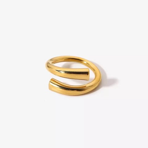 Ava Twist Ring - 18K Gold Plated