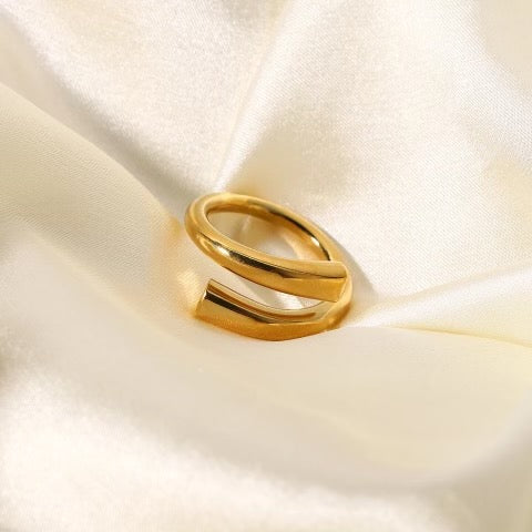 Ava Twist Ring - 18K Gold Plated