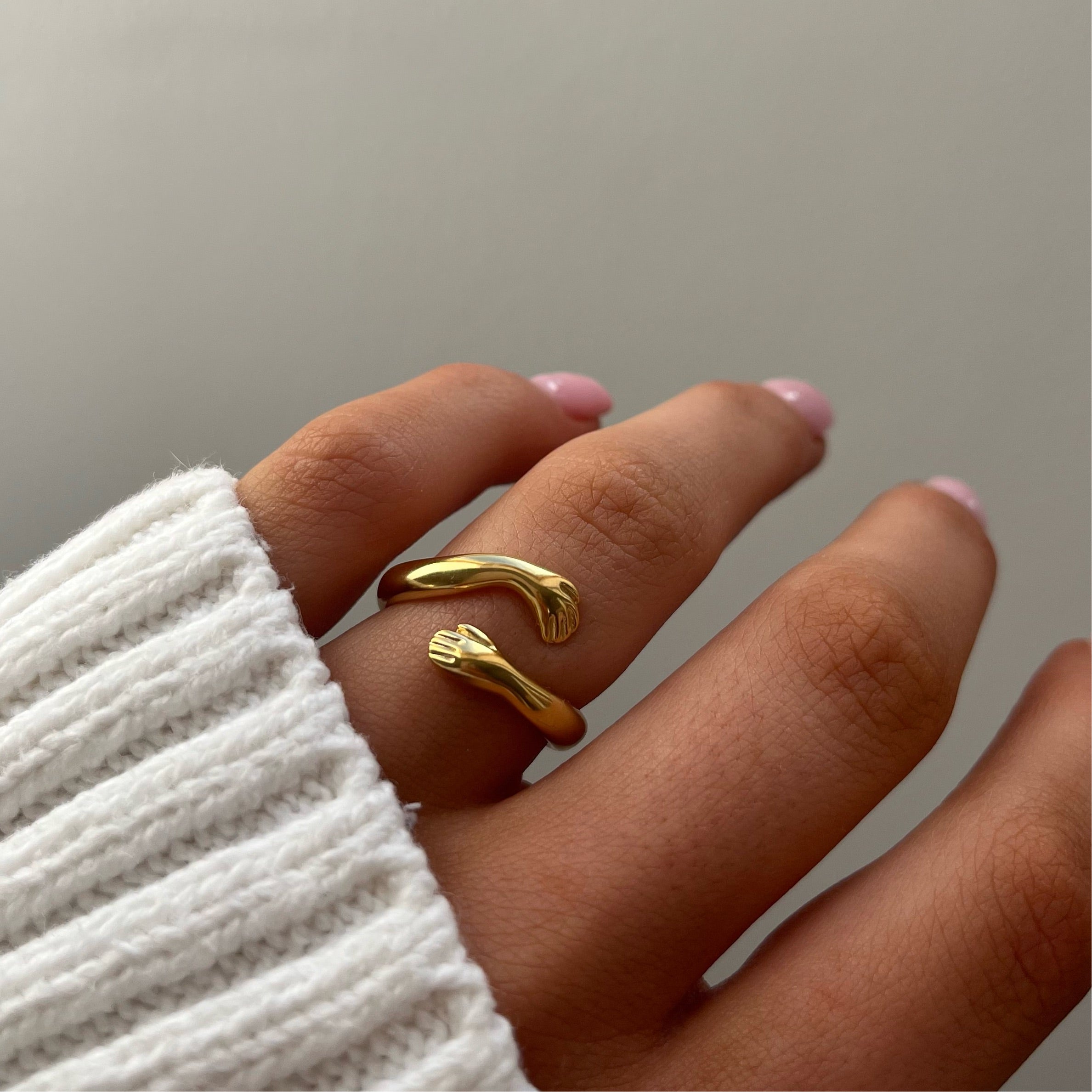 9ct gold hug deals ring